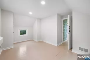 1187 Sussex Rd, Teaneck Township, NJ 07666 - Photo 23