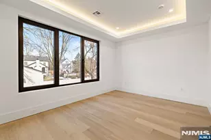 210 Hillcrest Dr, Paramus, NJ 07652 - Photo 19