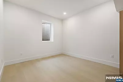 210 Hillcrest Drive, Paramus, NJ 07652 - Photo 27