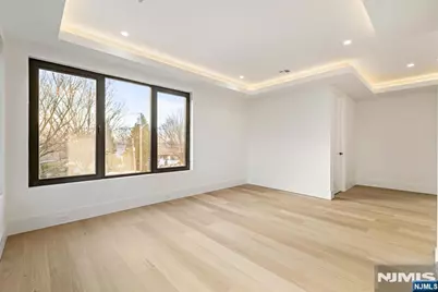 210 Hillcrest Drive, Paramus, NJ 07652 - Photo 15