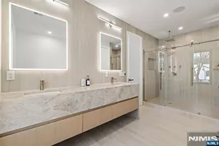 210 Hillcrest Dr, Paramus, NJ 07652 - Photo 13