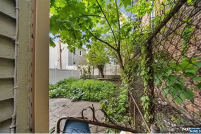 166 Bergen Avenue, Jersey City, NJ 07305 - Photo 15