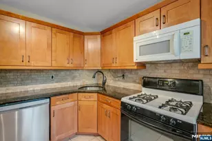 1121 Hyde Park Ct, Mahwah, NJ 07430 - Photo 9