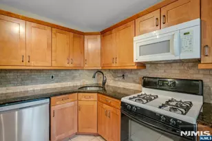 1121 Hyde Park Ct, Mahwah, NJ 07430 - Photo 9