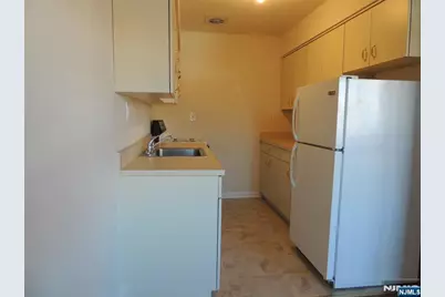 250 Rochelle Avenue B-11 #B-11, Rochelle Park Township, NJ 07662 - Photo 3