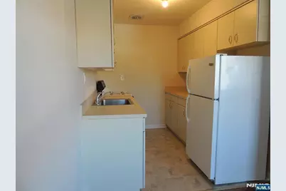 250 Rochelle Avenue B-11 #B-11, Rochelle Park Township, NJ 07662 - Photo 5