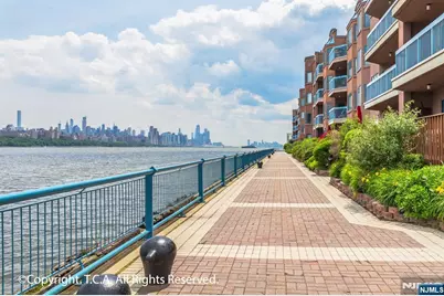 403 Franklin Court 403 #403, Edgewater, NJ 07020 - Photo 9