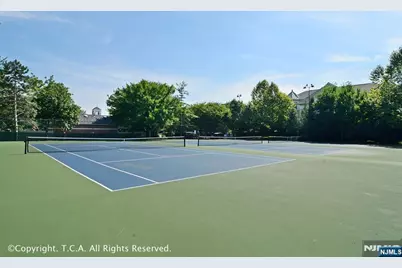 403 Franklin Court 403 #403, Edgewater, NJ 07020 - Photo 5