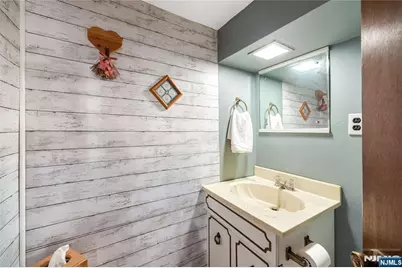 81 W Gouverneur Avenue, Rutherford, NJ 07070 - Photo 27