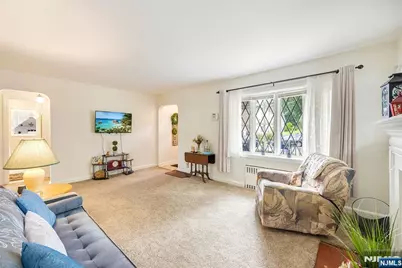 81 W Gouverneur Avenue, Rutherford, NJ 07070 - Photo 5