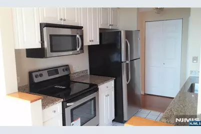 100 Old Palisade Road 3910 #3910, Fort Lee, NJ 07024 - Photo 5