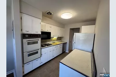 2200 Center Avenue E7 #E7, Fort Lee, NJ 07024 - Photo 5