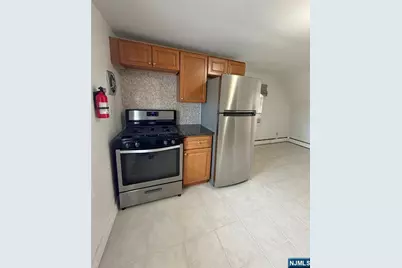 39 Lawrence Avenue, Lodi, NJ 07644 - Photo 5