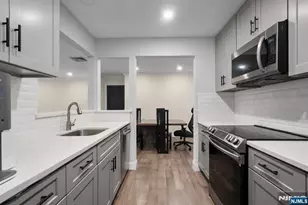100 Crown Ct 461, Edgewater, NJ 07020 - Photo 11