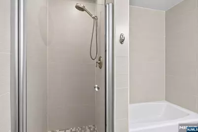 100 Crown Court 461 #461, Edgewater, NJ 07020 - Photo 21