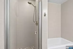 100 Crown Ct 461, Edgewater, NJ 07020 - Photo 21