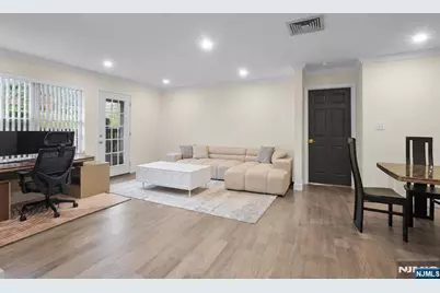 100 Crown Court 461 #461, Edgewater, NJ 07020 - Photo 3