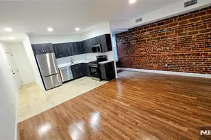 292 Stuyvesant Ave 5, Lyndhurst Township, NJ 07071 - Photo 3