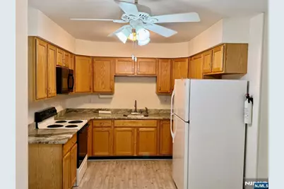 132 Cannella Way 132 #132, Riverdale, NJ 07457 - Photo 9