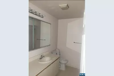 47 Bergen Boulevard 2B #2B, Fairview, NJ 07022 - Photo 11