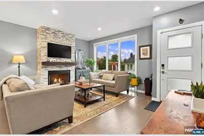 209 Wayne Avenue A #A, Cliffside Park, NJ 07010 - Photo 9