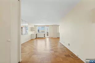2150 Center Ave 18A, Fort Lee, NJ 07024 - Photo 3