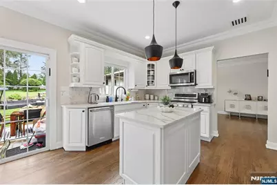 560 Van Emburgh Avenue, Washington Township, NJ 07676 - Photo 9