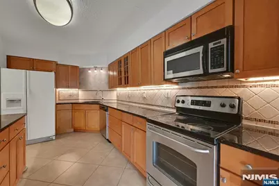 1077 River Road 1009 #1009, Edgewater, NJ 07020 - Photo 11