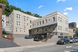 280 Undercliff Ave 2, Edgewater, NJ 07020 - Photo 1