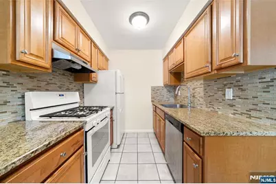 280 Undercliff Avenue 2 #2, Edgewater, NJ 07020 - Photo 7