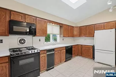 118 Gilbert Avenue, Elmwood Park, NJ 07407 - Photo 9