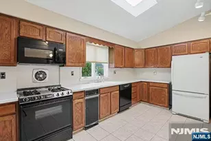 118 Gilbert Ave, Elmwood Park, NJ 07407 - Photo 9
