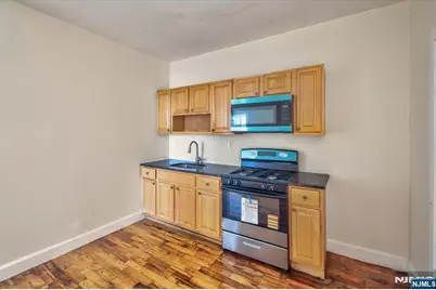 225 10th Street, Newark, NJ 07107 - Photo 31