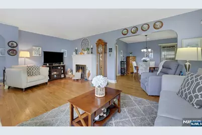 401 Adolphus Avenue, Cliffside Park, NJ 07010 - Photo 15