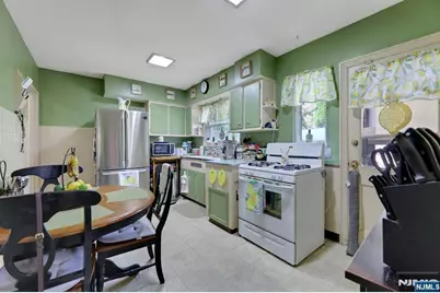 401 Adolphus Avenue, Cliffside Park, NJ 07010 - Photo 19
