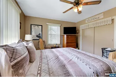 401 Adolphus Avenue, Cliffside Park, NJ 07010 - Photo 21