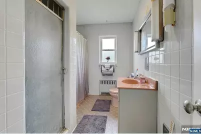 401 Adolphus Avenue, Cliffside Park, NJ 07010 - Photo 25
