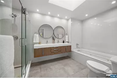 352 Gorge Road, Cliffside Park, NJ 07010 - Photo 15