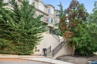 352 Gorge Rd, Cliffside Park, NJ 07010 - Photo 23