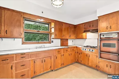261 Gaston Avenue, Garfield, NJ 07026 - Photo 33