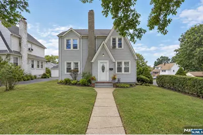 88 Lindbergh Boulevard, Teaneck Township, NJ 07666 - Photo 3