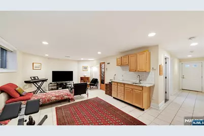 339 Tremont Avenue, Fort Lee, NJ 07024 - Photo 41