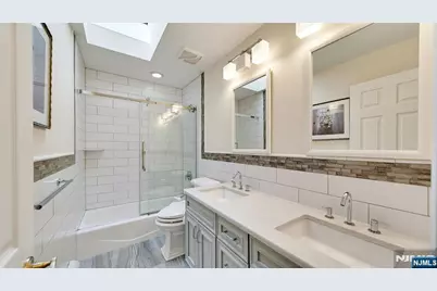 339 Tremont Avenue, Fort Lee, NJ 07024 - Photo 33