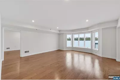 202 Adams Court F202 #F202, Edgewater, NJ 07020 - Photo 11