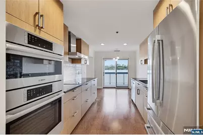 202 Adams Court F202 #F202, Edgewater, NJ 07020 - Photo 5