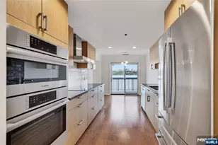 202 Adams Ct F202, Edgewater, NJ 07020 - Photo 5