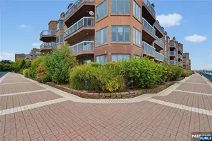 202 Adams Ct F202, Edgewater, NJ 07020 - Photo 3