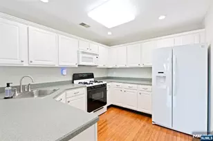 1030 Robin Ct 700, Green Brook Township, NJ 08812 - Photo 3