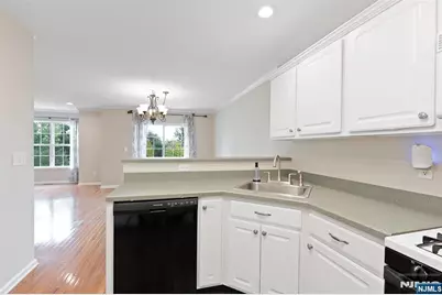 1030 Robin Court 700 #700, Green Brook Township, NJ 08812 - Photo 5