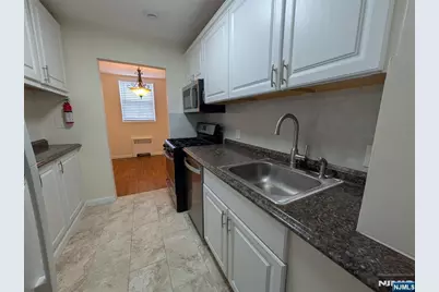 2160 Center Avenue 3E #3E, Fort Lee, NJ 07024 - Photo 3